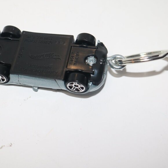 Hot Wheels Exotics 2020 Aston Martin V12 Speedster CUSTOM keychain W/card - Picture 6 of 6